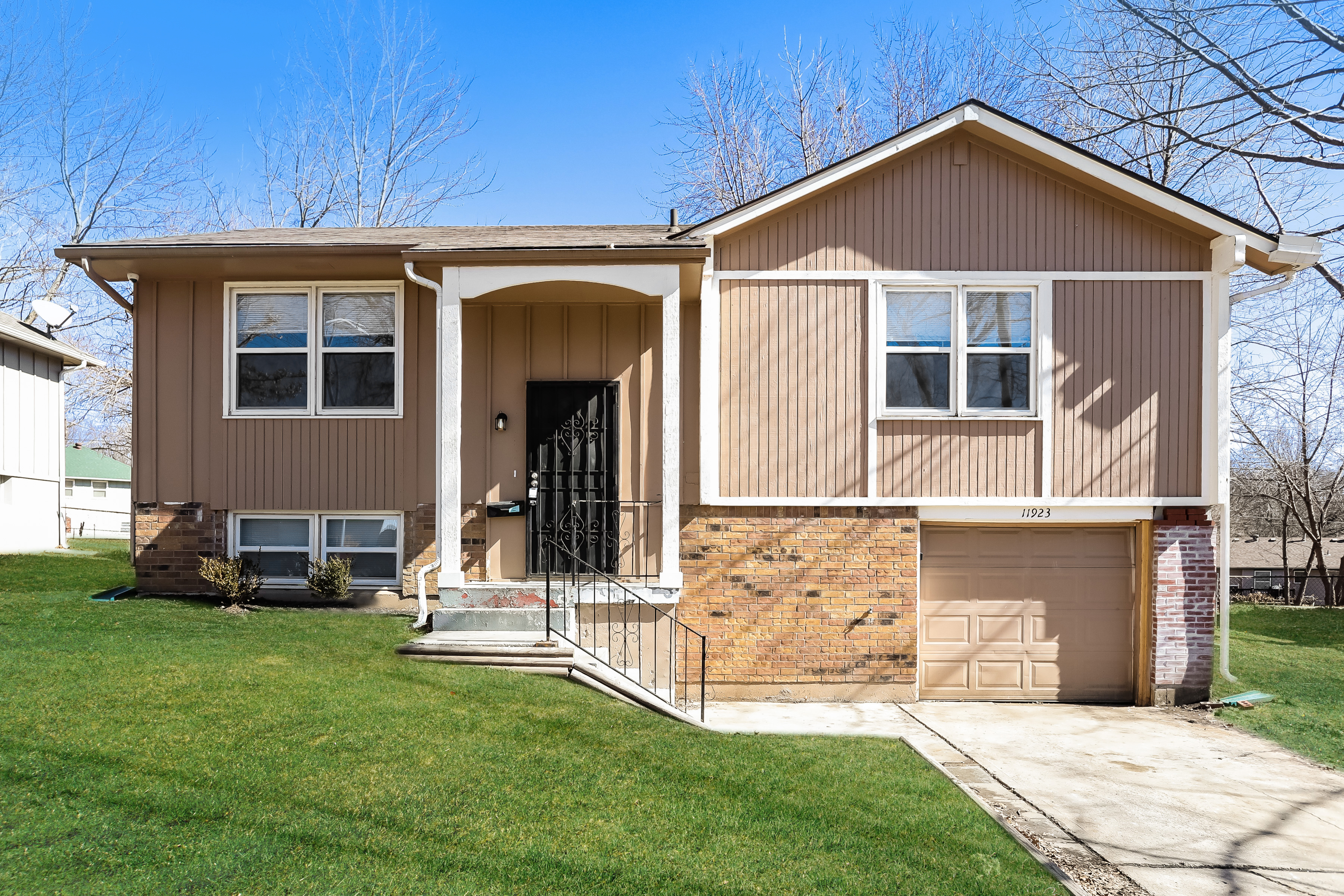 11923 MANCHESTER AVE GRANDVIEW, MO 64030